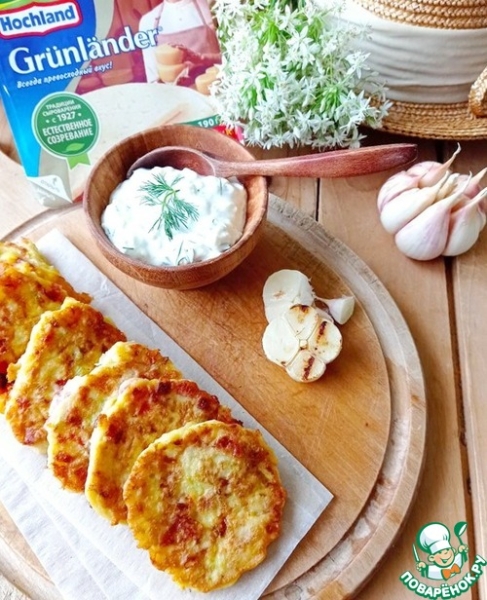 Кабачковая лжепицца с сырно-чесночным соусом