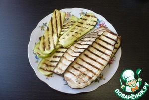 Кабачково-баклажанные рулетики с начинкой из авокадо