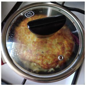 Картофельная запеканка на сковороде