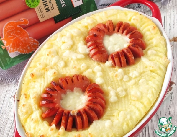 Картофельная запеканка с фаршем и сосисками Картофельная запеканка с фаршем и сосисками