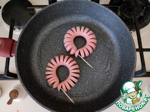 Картофельная запеканка с фаршем и сосисками Картофельная запеканка с фаршем и сосисками