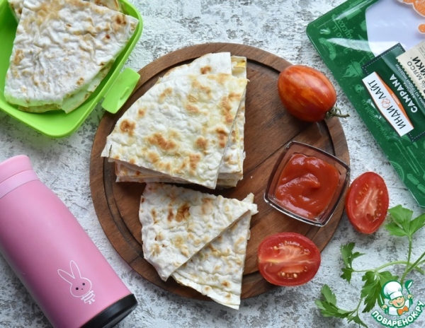 Кесадилья с яйцом и ветчиной из индейки Кесадилья с яйцом и ветчиной из индейки