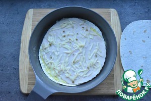 Кесадилья с яйцом и ветчиной из индейки Кесадилья с яйцом и ветчиной из индейки