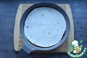 Кесадилья с яйцом и ветчиной из индейки Кесадилья с яйцом и ветчиной из индейки