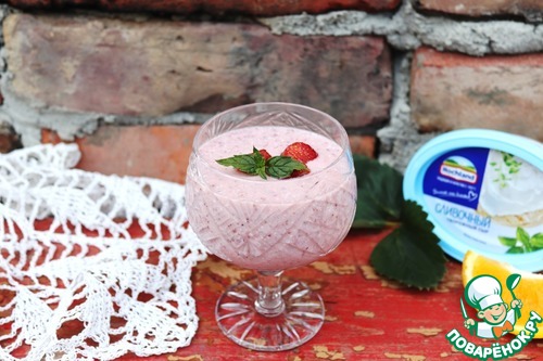 Клубничный смузи с творожным сыром Клубничный смузи с творожным сыром