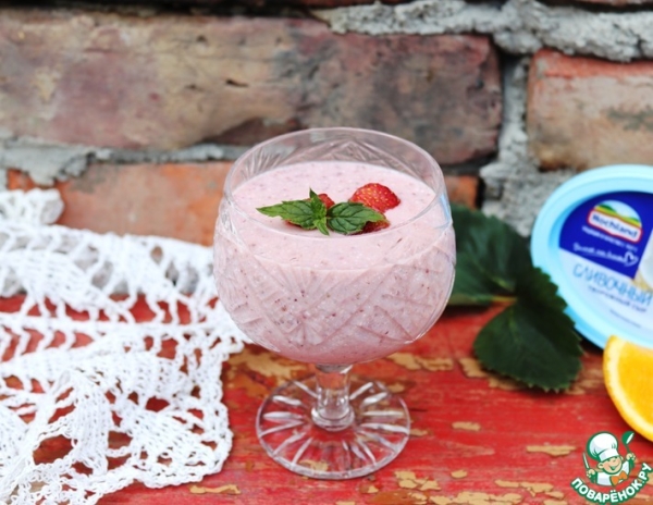 Клубничный смузи с творожным сыром Клубничный смузи с творожным сыром