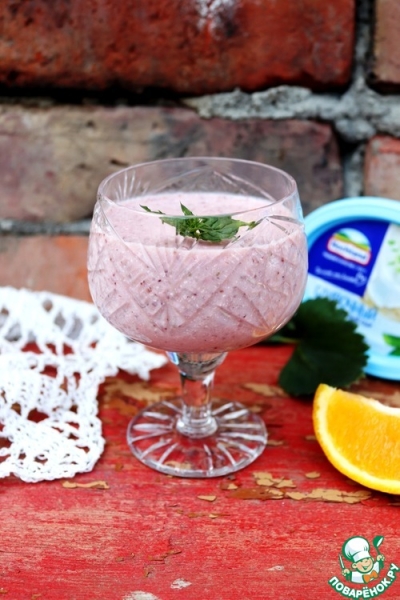 Клубничный смузи с творожным сыром Клубничный смузи с творожным сыром