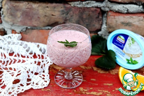 Клубничный смузи с творожным сыром Клубничный смузи с творожным сыром