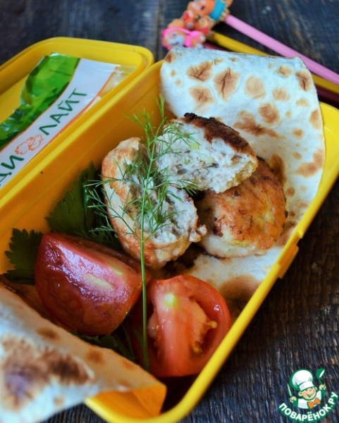 Котлеты из индейки и картофельного пюре Котлеты из индейки и картофельного пюре