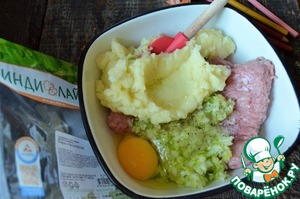 Котлеты из индейки и картофельного пюре Котлеты из индейки и картофельного пюре