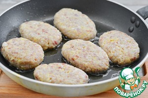 Котлеты мясные с сырой картошкой