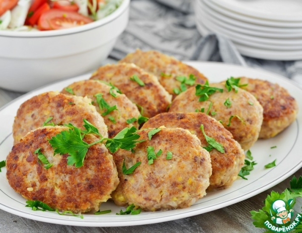 Котлеты мясные с сырой картошкой