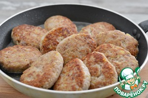 Котлеты мясные с сырой картошкой