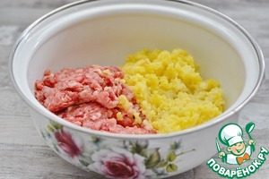 Котлеты мясные с сырой картошкой