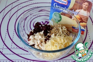 Куриный салат-намазка с сыром и клюквой