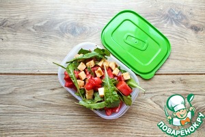 Легкий салат с арбузом