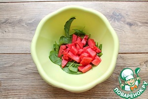 Легкий салат с арбузом