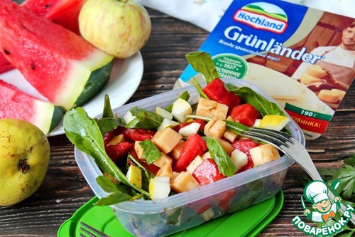 Легкий салат с арбузом