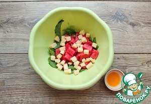 Легкий салат с арбузом