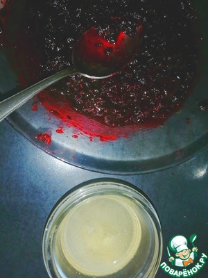 Муссовый торт с чёрной смородиной