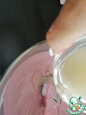 Муссовый торт с чёрной смородиной