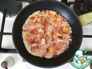 Омлет с сосисками и гренками Омлет с сосисками и гренками