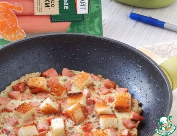 Омлет с сосисками и гренками Омлет с сосисками и гренками