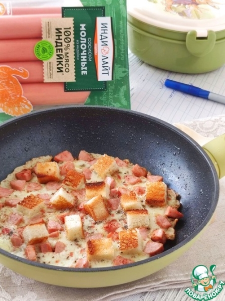 Омлет с сосисками и гренками Омлет с сосисками и гренками