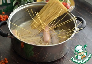 "Осьминожки" из сосисок и спагетти "Осьминожки" из сосисок и спагетти