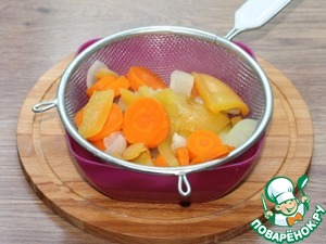 Овощное суфле с сосисками из индейки