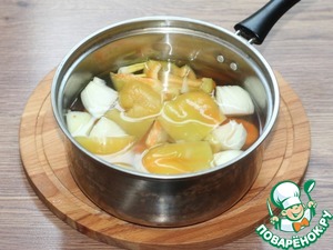 Овощное суфле с сосисками из индейки