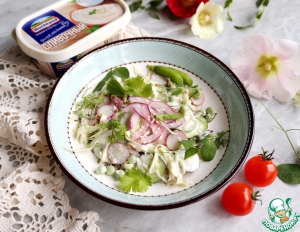 Овощной салат "Летний" с сырной заправкой