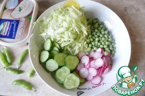 Овощной салат "Летний" с сырной заправкой