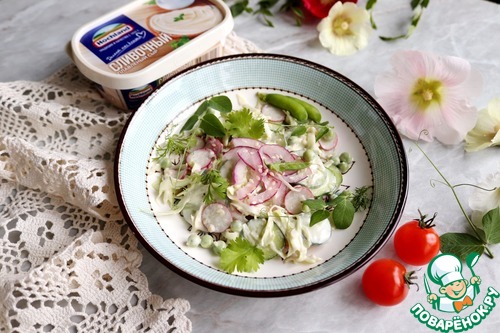 Овощной салат "Летний" с сырной заправкой