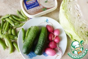 Овощной салат "Летний" с сырной заправкой