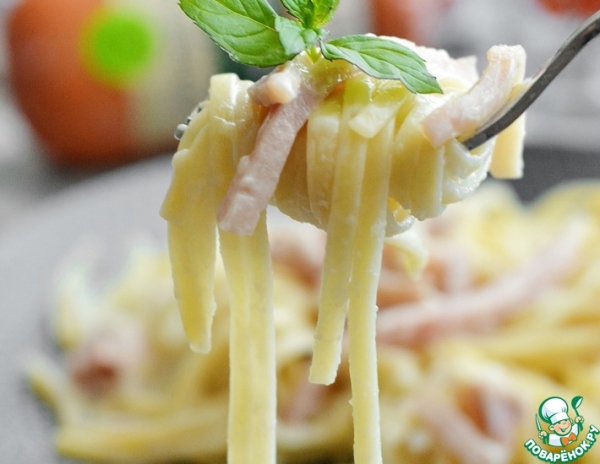 Паста лингвини с ветчиной и кальмарами Паста лингвини с ветчиной и кальмарами