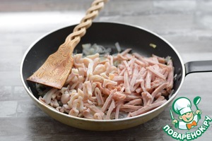 Паста лингвини с ветчиной и кальмарами Паста лингвини с ветчиной и кальмарами