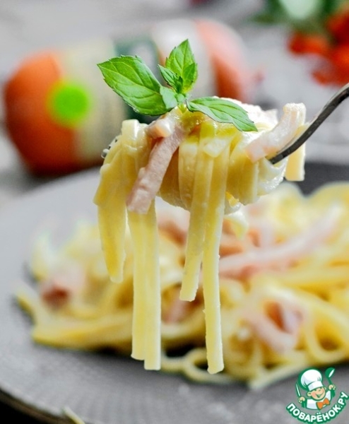 Паста лингвини с ветчиной и кальмарами Паста лингвини с ветчиной и кальмарами