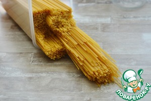 Паста лингвини с ветчиной и кальмарами Паста лингвини с ветчиной и кальмарами