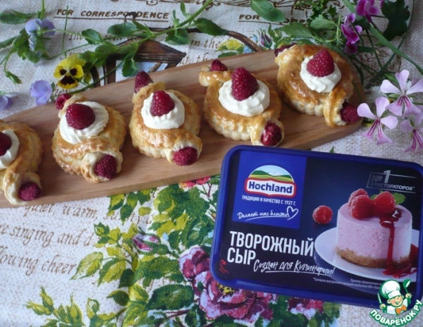 Печенье с сырным кремом и малиной