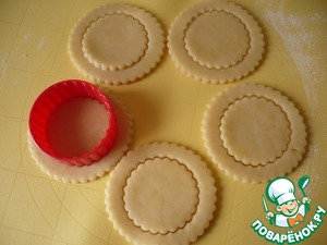 Печенье с сырным кремом и малиной