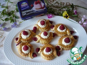 Печенье с сырным кремом и малиной