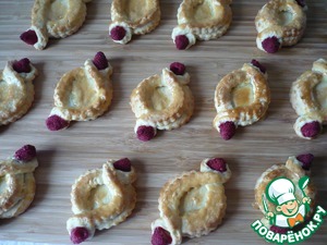 Печенье с сырным кремом и малиной