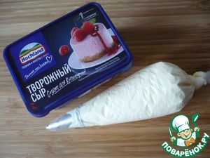 Печенье с сырным кремом и малиной