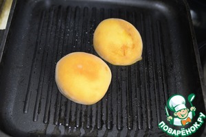 Персики-гриль с творожным сыром