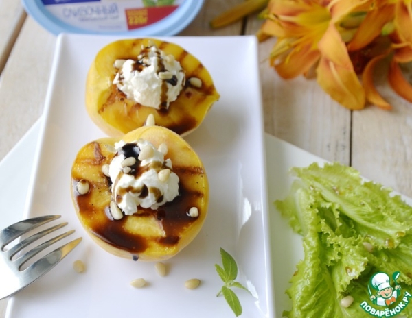 Персики-гриль с творожным сыром