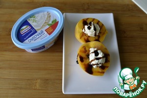 Персики-гриль с творожным сыром