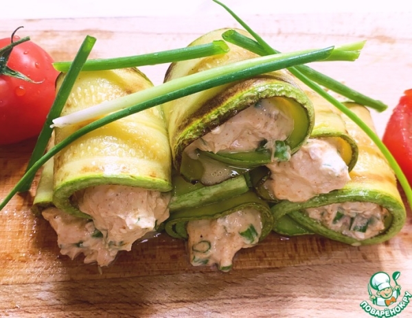 Рулетики из кабачков с сырной начинкой Рулетики из кабачков с сырной начинкой