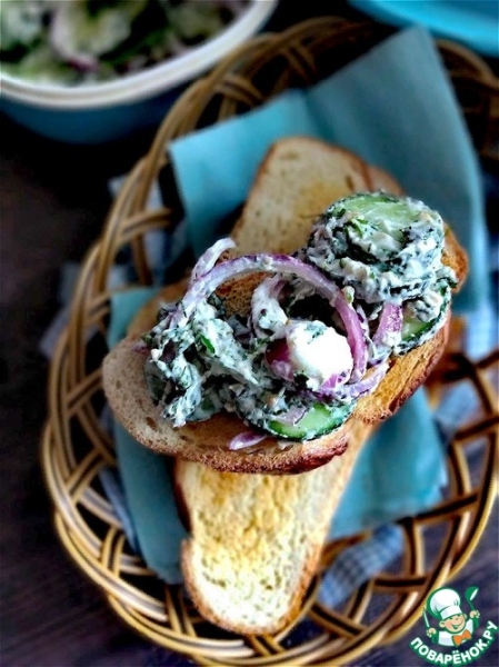 Салат из огурцов с красным луком