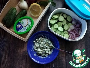 Салат из огурцов с красным луком